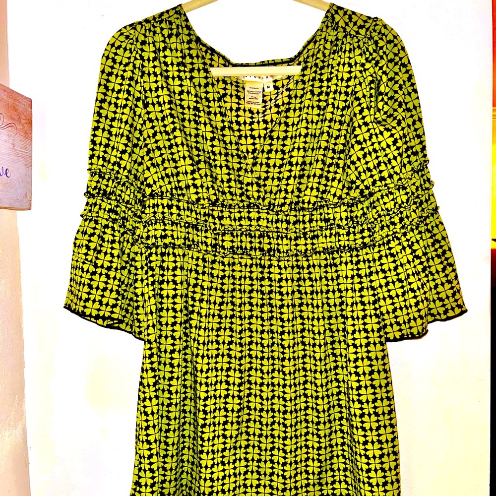 Studio M bell sleeve shamrock top Size M